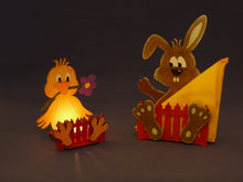 Lade das Bild in den Galerie-Viewer, Teelichthalter Küken aus Holz basteln für Osterdeko, Osterbasteln einfach mit Kindern, Küken aus Holz, Osterdeko selbst gestalten, Küken aus Holz bemalen, basteln zu Ostern mit Kindern, Bastelideen für Ostern, Osterdekoration aus Holz gestalten, Ostereier gestalten, Teelichthalter aus Holz gestalten, Bastelset aus Holz zum Basteln, Ostergeschenk selber basteln, KKT 8516SB