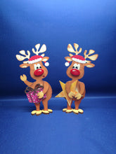Lade das Bild in den Galerie-Viewer, Rentier mit Mütze aus Holz,
Standfigur Rentier zu Weihnachten gestalten, Weihnachtsdekoration, Rentier zum stellen malen, Weihnachtsbasteln, Winter Tiere basteln mit Holz, Rentier aus Holz, basteln mit Kindern, weihnachtliches Bastelset, Bastelidee Weihnachten, Bastelset Weihnachten, Geschenkidee für Weihnachten, Weihnachtsdeko gestalten, Weihnachtsbasteln, Weihnachtsdeko gestalten, Bastelset Weihnachten, Rentier zu Weihnachten gestalten, Weihnachtsdekoration, Bastelidee Weihnachten, Rentier aus Holz, wei