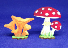 Lade das Bild in den Galerie-Viewer, Pilze zum Stellen ca. 5cm aus Holz Basteln mit Holzteile, Pilze aus Holz, Dekoration für den Herbst basteln, Basteln mit Holz für Kinder, Streuteile Holz, Streuteile diy, Pilze zum Basteln, Fliegenpilz zum Bemalen, Holzteile bemalen, Holzteile, Basteln mit Holz, Kleine Holzteile, Herbstdeko selbst gestalten, VGH 6905SB