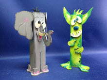 Lade das Bild in den Galerie-Viewer, Pfahltier Monster aus Holz Monsterchen bemalen, Bastelidee für Kinder, Basteln mit Kindern, Tiere aus Holz gestalten, Bastelset Monster, Jahresdeko basteln, Dekoration mit Kindern gestalten, Tiere basteln mit Holz, Deko gestalten, Bastelset aus Holz, PMN 7904SB