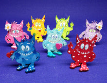 Lade das Bild in den Galerie-Viewer, Monster zum Stellen in 5cm aus Holz Holzkunst, Holzteile, Tabletop selber basteln, Basteln mit Holz, Monsterchen zum Basteln, Fairy-house selbst gestalten, Basteln mit Holz für Kinder, Monster selbst basteln, Monsterchen für Geschenke basteln, Basteln mit Holz, Holzideen , TIH 7905SB