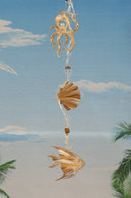 Lade das Bild in den Galerie-Viewer, Schilder mit Meerestieren gestalten, Basteln mit Kindern, Fotoalbum basteln, Dekoration mit Kindern gestalten, Kleine Tiere aus Holz, Bastelzubehör aus Holz, Meerestiere malen, Jahrsesdeko basteln, Fotobuch gestalten, Maritime Erinnerung basteln, Muscheln bemalen, MAJ 7012