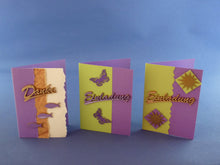 Lade das Bild in den Galerie-Viewer, Basteln mit Holz, Schriftzüge aus Holz, Holzteile bemalen, Einladungskare Basteln, Holzkunst, Schriftzug Bastelartikel, Schriftzüge bemalen, Bastelideen mit Holz, SZH 7570