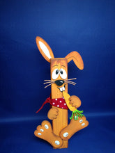 Lade das Bild in den Galerie-Viewer, Pfahltier Hase aus Holz basteln für Osterdeko, basteln zu Ostern mit Kindern, Osterbasteln einfach mit Kindern, Bastelset aus Holz zum Basteln, Bastelideen für Ostern, Osterdeko selbst gestalten, Ostereier gestalten, Osterdekoration aus Holz gestalten, Hasen aus Holz bemalen, Hasen aus Holz, Ostergeschenk selber basteln,  Osterdekoration aus Holz gestalten, basteln für Osterdeko, Osterdeko selbst gestalten, Ostergeschenk selber basteln, Bastelideen für Ostern, Hasen aus Holz bemalen, basteln zu Ostern mit