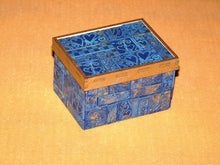Lade das Bild in den Galerie-Viewer, 6x8cm H 5cm Holzteile bemalen, Truhen für Schmuck, Holzideen , Truhen zum Basteln, Holzkunst, Basteln mit Holz, Holzteile, Truhen für Mosaik, Holz bemalen acryl, Basteln mit Holz, Holz bemalen, Truhen für Geldgeschenke, Basteln mit Holz für Kinder, Holz bemalen acryl, Holzteile bemalen, Basteln mit Holz, Truhen zum Basteln, Basteln mit Holz für Kinder, Truhen für Mosaik, Basteln mit Holz, Holzkunst, Holzteile, Truhen für Schmuck, Truhen für Geldgeschenke, Holz bemalen, Holzideen , BMH 3420SB