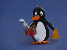 Lade das Bild in den Galerie-Viewer, Pinguin als Standfigur aus Holz Pinguin im Winter gestalten, Tiere basteln mit Holz, weihnachtliches Bastelset, basteln mit Kindern einfach, Weihnachtsdekoration, Geschenkidee für Weihnachten, Pinguin aus Holz basteln, Weihnachtsdeko gestalten, Bastelset Weihnachten, Weihnachtsbasteln, Pinguine malen, Bastelidee Weihnachten, Weihnachtsdekoration, Bastelset Weihnachten, basteln mit Kindern einfach, weihnachtliches Bastelset, Bastelidee Weihnachten, Weihnachtsdeko gestalten, Tiere basteln mit Holz, Geschenk