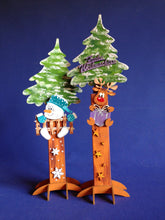 Lade das Bild in den Galerie-Viewer, Wintertanne aus Holz für Kantholz, Leibgarde Weihnachtsbasteln, Bastelidee Weihnachten, Baum basteln mit Holz, Tannenbaum aus Holz basteln, Tannenbaum malen, Geschenkidee für Weihnachten, weihnachtliches Bastelset, Tannenbaum zu Weihnachten gestalten, Weihnachtsdeko gestalten, Weihnachtsdekoration, Bastelset Weihnachten, basteln mit Kindern,   WTL 1118SB