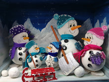 Lade das Bild in den Galerie-Viewer, Schneemann mit Topf aus Holz mit Styropor-Bauch Weihnachtsdeko gestalten, Schneemann aus Holz basteln, Weihnachtsdekoration, Schneemann aus Holz gestalten, Weihnachtsbasteln, Bastelset Weihnachten, Geschenkidee für Weihnachten, basteln mit Holz, Bastelidee Winter, basteln mit Kindern, Schneemann zum stellen malen, weihnachtliches Bastelset, weihnachtliches Bastelset, Bastelidee Winter, Schneemann aus Holz gestalten, Bastelset Weihnachten, Weihnachtsdekoration, Weihnachtsdeko gestalten, Geschenkidee für We