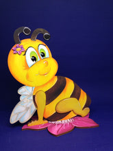 Lade das Bild in den Galerie-Viewer, Biene als Standfigur ca. 30cm aus Holz Bienenzubehör, mit Kindern dekorieren, Frühjahrsdekoration, Bienenstock, Bastelidee Biene, Bastelidee Biene, Bienenhaus, Bienen malen, Bienenkorb, Frühjahrsdekoration Biene, BIH 5330SB