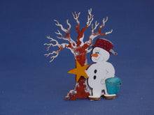 Lade das Bild in den Galerie-Viewer, Schneemann mit Topf aus Holz, Standfigur Schneemann zum setzen malen, Schneemann aus Holz basteln, basteln mit Kindern im Winter, Weihnachtsdeko gestalten, Bastelset Weihnachten, Bastelidee Winter, Schneemann aus Holz gestalten, Weihnachtsbasteln, weihnachtliches Bastelset, Geschenkidee für Weihnachten, basteln mit Holz, Weihnachtsdekoration, Weihnachtsdekoration, Bastelidee Winter, Schneemann aus Holz basteln, Schneemann aus Holz gestalten, Bastelset Weihnachten, weihnachtliches Bastelset, Weihnachtsdeko