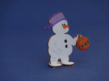 Lade das Bild in den Galerie-Viewer, Schneemann mit Topf aus Holz, Standfigur Bastelset Weihnachten, basteln mit Holz, weihnachtliches Bastelset, Bastelidee Winter, Schneemann zum setzen malen, Schneemann aus Holz basteln, basteln mit Kindern im Winter, Geschenkidee für Weihnachten, Schneemann aus Holz gestalten, Weihnachtsdeko gestalten, Weihnachtsdekoration, Weihnachtsbasteln, Geschenkidee für Weihnachten, weihnachtliches Bastelset, Weihnachtsbasteln, Bastelset Weihnachten, Schneemann aus Holz basteln, Schneemann aus Holz gestalten, bastel