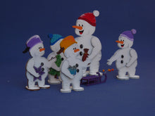 Lade das Bild in den Galerie-Viewer, Schneemann mit Topf aus Holz, Standfigur Schneemann aus Holz gestalten, Weihnachtsdeko gestalten, basteln mit Kindern im Winter, Weihnachtsbasteln, Geschenkidee für Weihnachten, Schneemann aus Holz basteln, Schneemann zum setzen malen, Bastelset Weihnachten, Weihnachtsdekoration, weihnachtliches Bastelset, Bastelidee Winter, basteln mit Holz, Geschenkidee für Weihnachten, Bastelset Weihnachten, Schneemann aus Holz basteln, Weihnachtsbasteln, Weihnachtsdeko gestalten, Schneemann aus Holz gestalten, Basteli