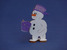 Lade das Bild in den Galerie-Viewer, Schneemann mit Topf aus Holz, Standfigur Weihnachtsdekoration, basteln mit Holz, weihnachtliches Bastelset, Weihnachtsbasteln, Schneemann zum setzen malen, basteln mit Kindern im Winter, Schneemann aus Holz basteln, Bastelset Weihnachten, Geschenkidee für Weihnachten, Weihnachtsdeko gestalten, Schneemann aus Holz gestalten, Bastelidee Winter, Weihnachtsdekoration, Schneemann aus Holz basteln, Schneemann aus Holz gestalten, Bastelset Weihnachten, Weihnachtsdeko gestalten, basteln mit Holz, Schneemann zum s