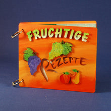 Lade das Bild in den Galerie-Viewer, Apfel aus Holz Dekoidee aus Holz, Birne aus Holz, Obst aus Holz, Marmeladenglas, Marmeladenglas Dekoidee, Marmeladenglas dekorieren, Geschenkidee aus Holz, Obst, Früchte aus Holz, Birne, Dekoidee, selbstgemachte Marmelade verschenken, Früchte, Geschenkidee, Marmeladenglas dekorieren, Dekoidee, Marmeladenglas Dekoidee, Obst, Geschenkidee, Dekoidee aus Holz, Marmeladenglas, Geschenkidee aus Holz, Birne, Früchte, Früchte aus Holz, Obst aus Holz, Birne aus Holz, selbstgemachte Marmelade verschenken, APH 7525