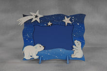 Lade das Bild in den Galerie-Viewer, Eisbär sitzend aus Holz Holzbastelartikel, Bastelzubehör aus Holz, Dekoration für den Winter, Bären gestalten , Tiere aus Holz malen, Dekoidee für Zuhause, Kinder basteln Tiere, Eisbären malen, Tiere aus Holz basteln, basteln mit Kindern, Kinder basteln Tiere, Dekoration für den Winter, Eisbären malen, basteln mit Kindern, Dekoidee für Zuhause, Tiere aus Holz basteln, Bastelzubehör aus Holz, Tiere aus Holz malen, Bären gestalten , Holzbastelartikel, EBH 4040