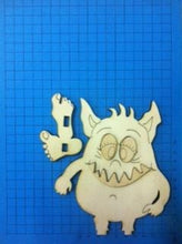 Lade das Bild in den Galerie-Viewer, Monster "Minzi" als Standfigur aus Holz