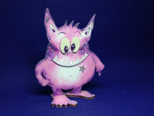 Lade das Bild in den Galerie-Viewer, Monster "Monzi" als Standfigur aus Holz