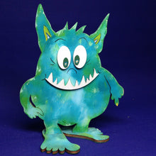 Lade das Bild in den Galerie-Viewer, Monster "Monzi" als Standfigur aus Holz
