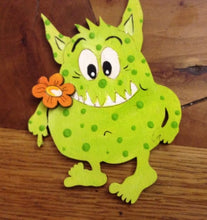 Lade das Bild in den Galerie-Viewer, Monster aus Holz