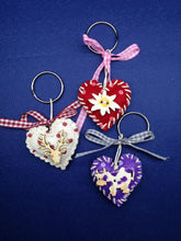 Lade das Bild in den Galerie-Viewer, Butterblume Knopf aus Holz in 3cm