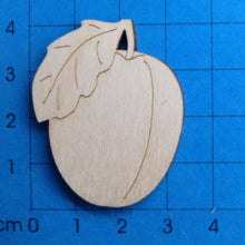Lade das Bild in den Galerie-Viewer, Pflaume aus Holz