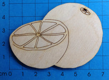 Lade das Bild in den Galerie-Viewer, Orange aus Holz