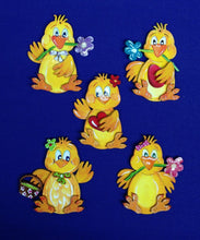 Lade das Bild in den Galerie-Viewer, Küken zum Hängen aus Holz 6cm