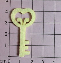 Lade das Bild in den Galerie-Viewer, Herzschlüssel, Filz