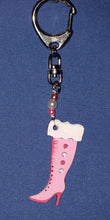 Lade das Bild in den Galerie-Viewer, Schuhpaar Schlüsselanhänger aus Holz 4cm