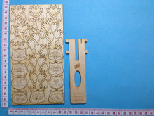 Lade das Bild in den Galerie-Viewer, Pompom Eulen aus Holz