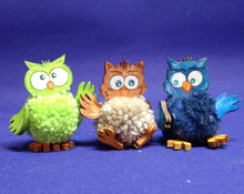 Lade das Bild in den Galerie-Viewer, Pompom Eulen aus Holz