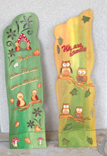 Lade das Bild in den Galerie-Viewer, Schild in Brettoptik mit Ständer (Stele) aus Holz