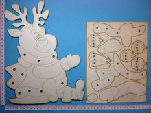 Lade das Bild in den Galerie-Viewer, Rentierbaby sitzend aus Holz