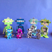 Lade das Bild in den Galerie-Viewer, Roboter "Robby" aus Holz