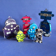 Lade das Bild in den Galerie-Viewer, Roboter "Robby" aus Holz