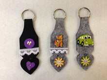 Lade das Bild in den Galerie-Viewer, Schlüsselanhänger Blume aus Filz