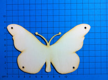 Lade das Bild in den Galerie-Viewer, Schmetterling aus Holz
