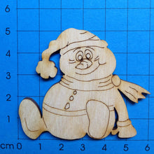 Lade das Bild in den Galerie-Viewer, Schneemann sitzend mit dickem Bauch