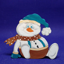 Lade das Bild in den Galerie-Viewer, Schneemann sitzend mit dickem Bauch