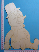 Lade das Bild in den Galerie-Viewer, Schneemann sitzend mit Zylinder