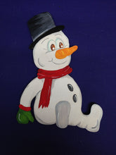Lade das Bild in den Galerie-Viewer, Schneemann sitzend mit Zylinder