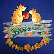 Lade das Bild in den Galerie-Viewer, Igel mit geschlossenen Augen aus Holz