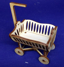 Lade das Bild in den Galerie-Viewer, Stubenwagen aus Holz ca. 6cm, Bausatz