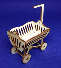 Lade das Bild in den Galerie-Viewer, Stubenwagen aus Holz ca. 6cm, Bausatz