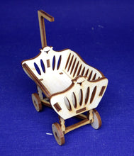 Lade das Bild in den Galerie-Viewer, Stubenwagen aus Holz ca. 6cm, Bausatz