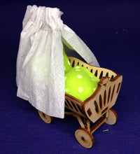 Lade das Bild in den Galerie-Viewer, Stubenwagen aus Holz ca. 6cm, Bausatz