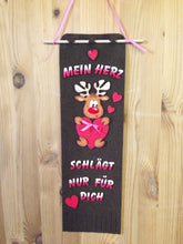 Lade das Bild in den Galerie-Viewer, Herzen symmetrisch aus Holz in Dosen, farbig lasiert