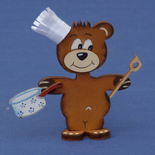 Lade das Bild in den Galerie-Viewer, Kochmützen aus Filz mit Zubehör aus Holz