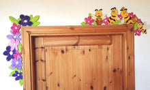 Lade das Bild in den Galerie-Viewer, Türkanten-Deko "Biene" aus Holz 58cm