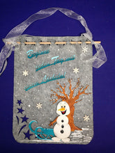 Lade das Bild in den Galerie-Viewer, Türschal aus Filz breit mit Sternen